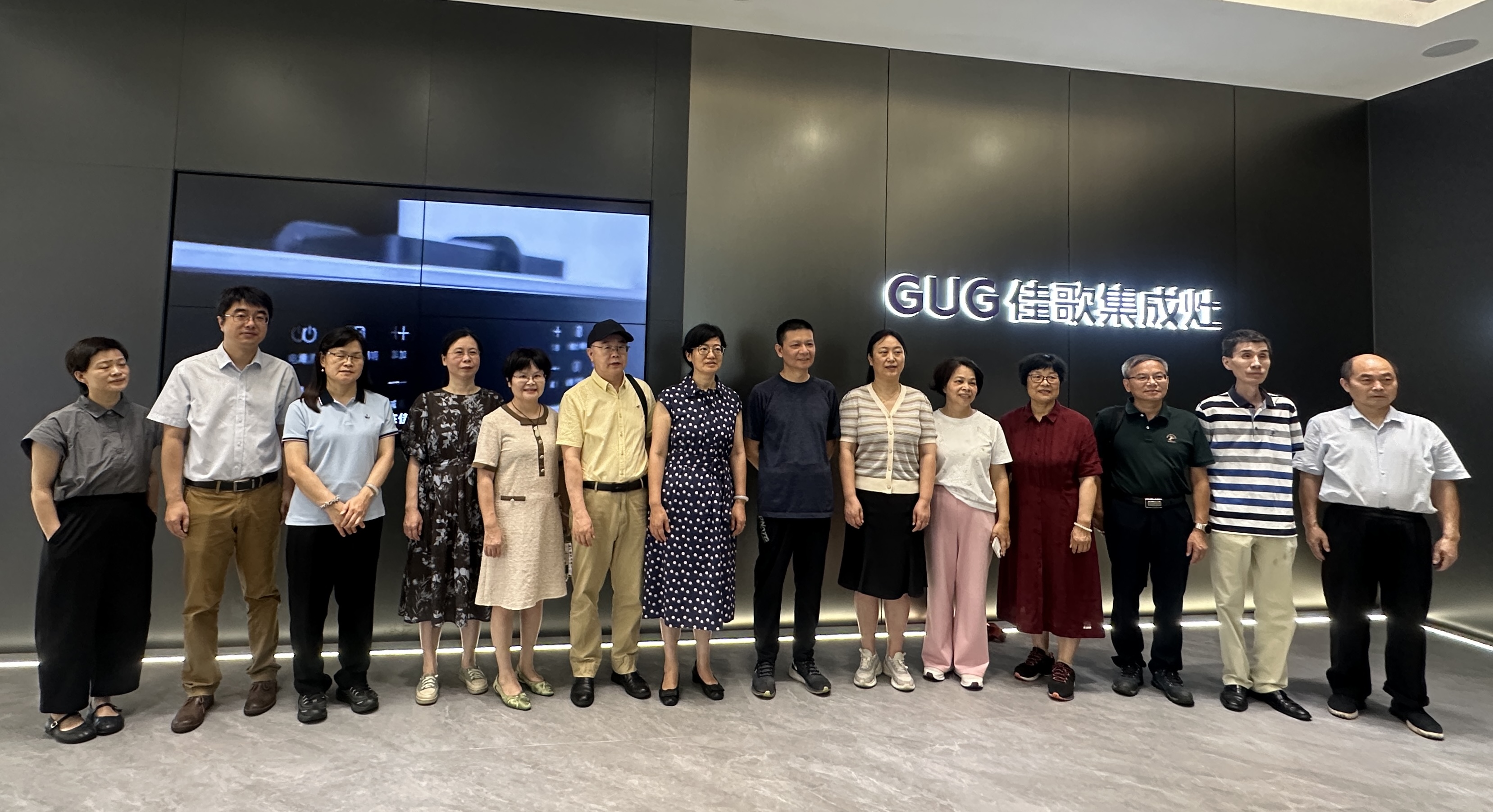 民建浙江省委會(huì)秘書(shū)長(zhǎng)酈紅斌、民建浙江大學(xué)基層委員會(huì)副主委、浙江大學(xué)教授蒞臨佳歌集成廚電參觀調(diào)研！